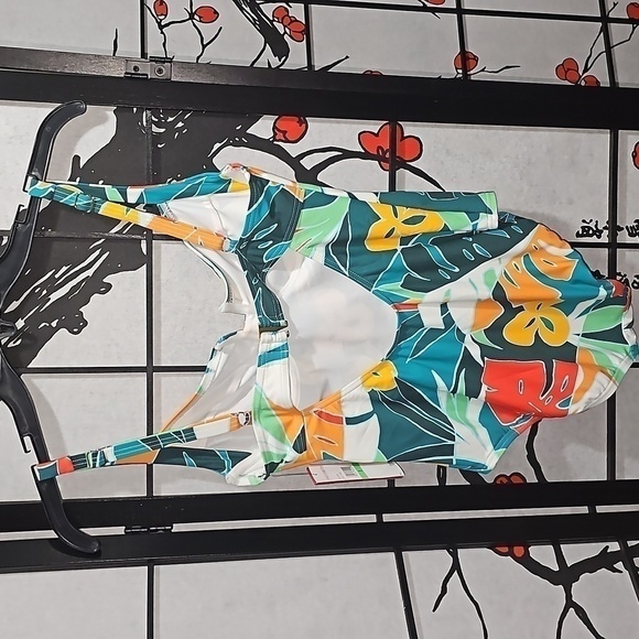 Vince Camuto Swim Floral‎ One Piece Swimsuit Size 8 NWT - Picture 4 of 6